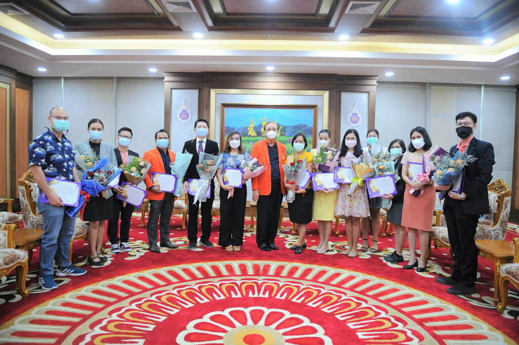 รางวัลอาจารย์ดาวรุ่ง