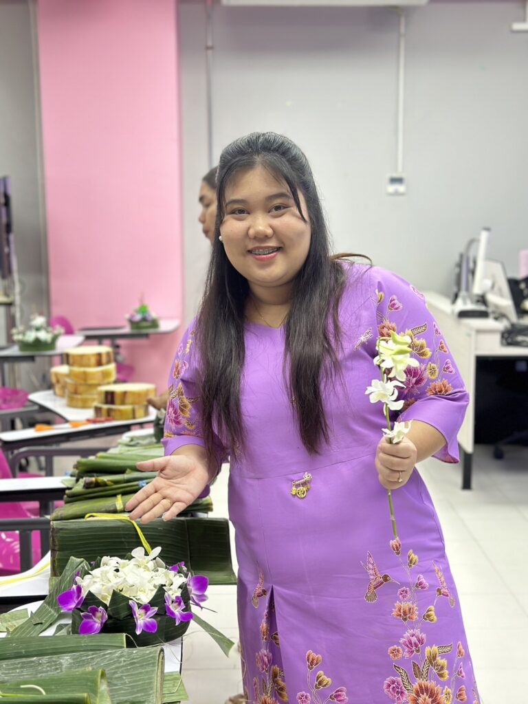 Making Krathong