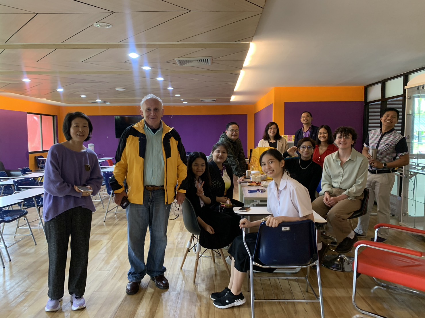 SOLGEN Chatterbox Cafe