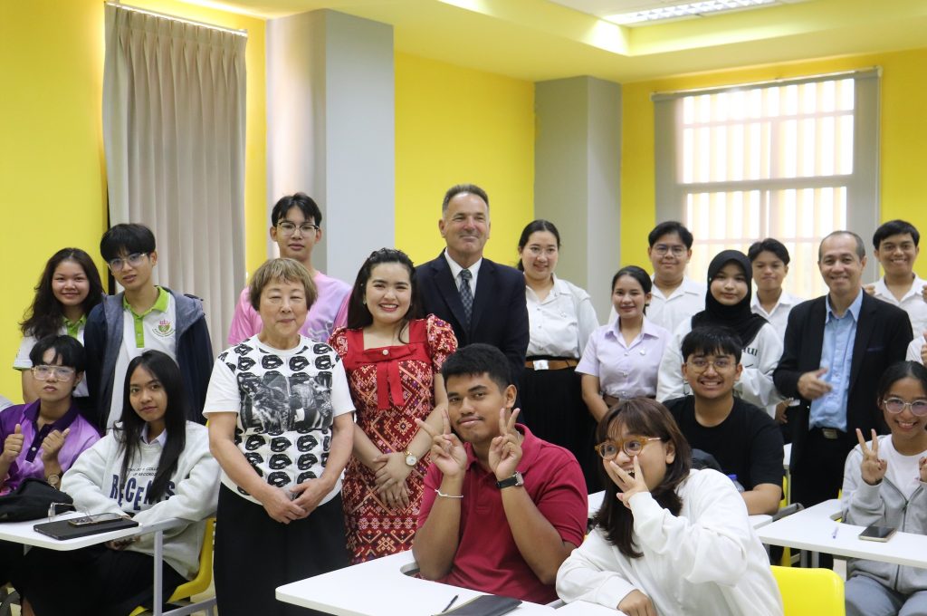 ต้อนรับ Prof. Dr. Beniko Mason จากประเทศญี่ปุ่น